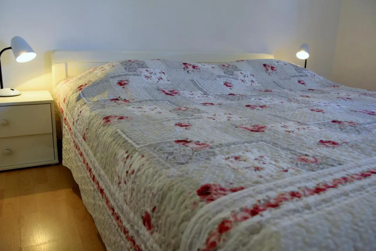 MiraMar Garden Apartment Banjol Hırvatistan