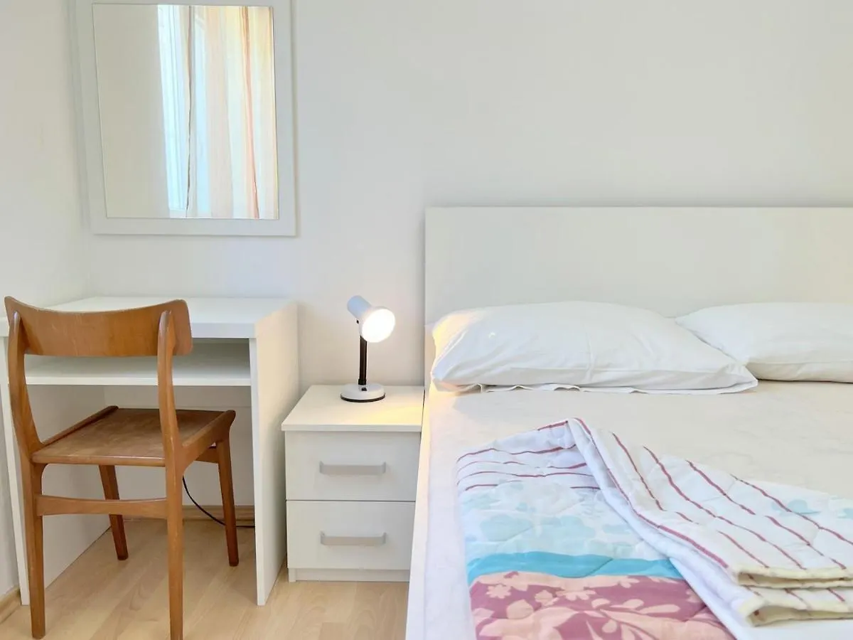 Miramar Gardenn Apartmment Banjol Appartamento