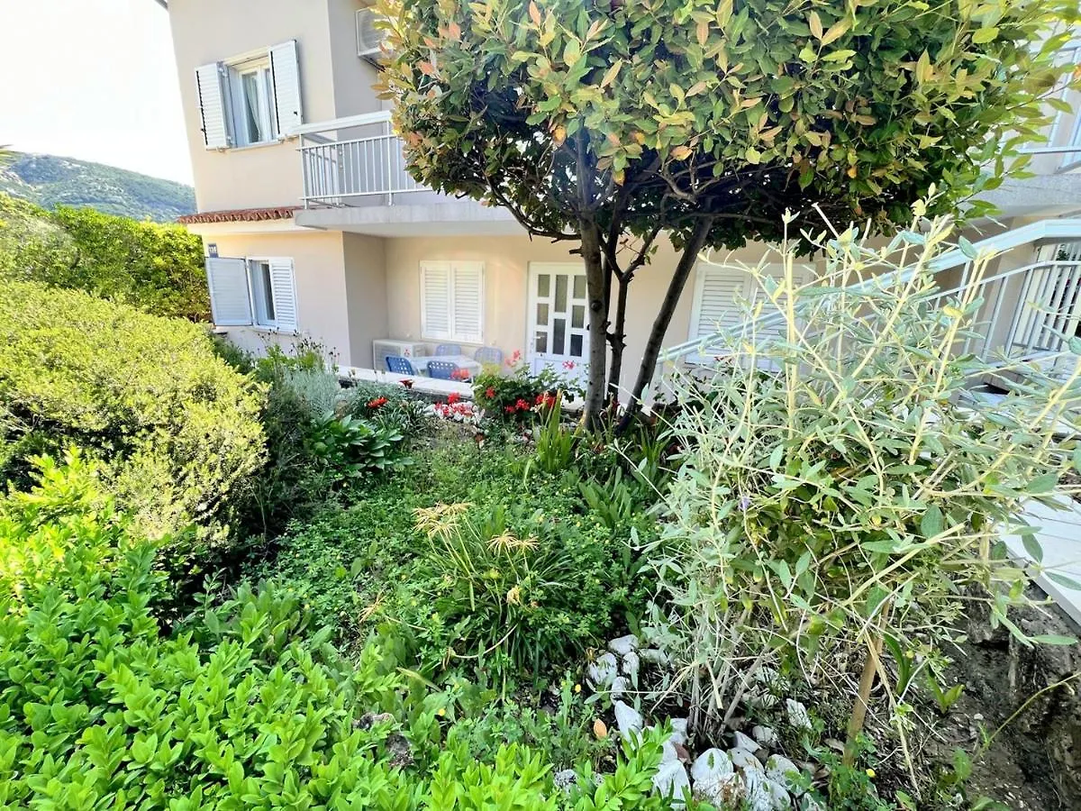 MiraMar Garden Apartment Banjol
